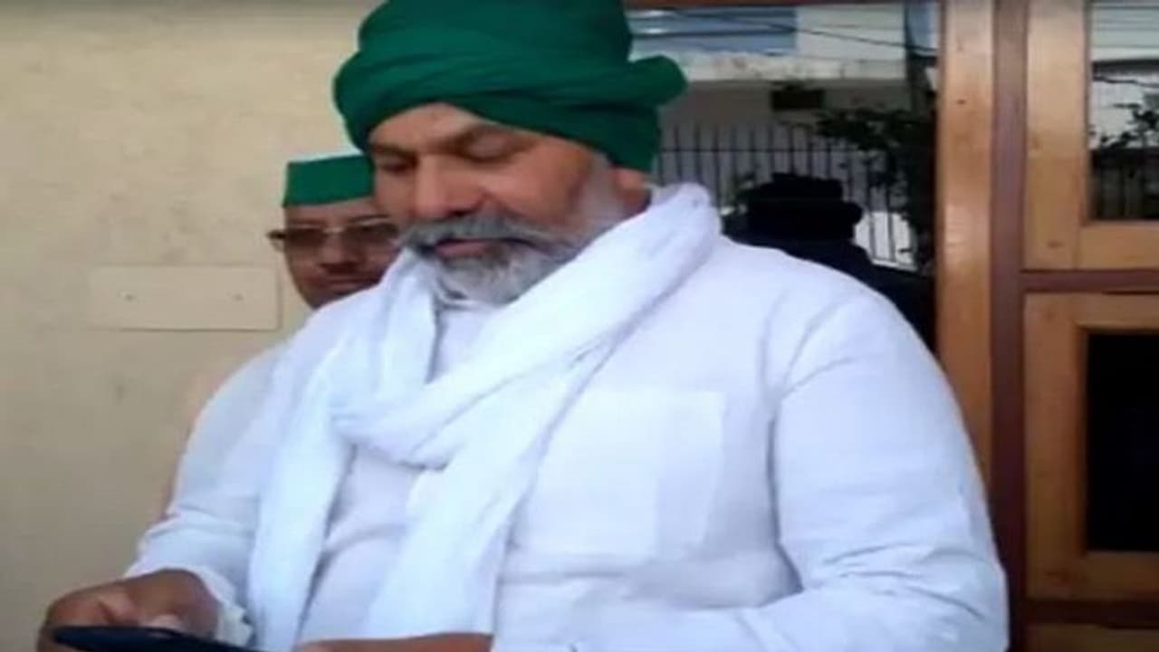 राकेश टिकैत बोले ट्रैक्टर करेंगे बुलडोजर से मुकाबला, अलमारी में बंद है संविधान