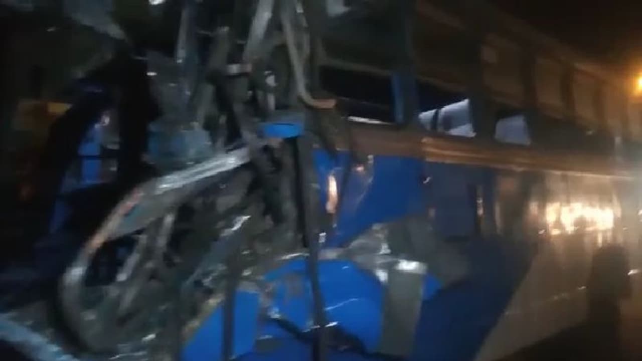 আরামবাগ থেকে কলকাতাগামী সরকারি বাসে দুর্ঘটনা, নিহত এক আরামবাগ থেকে কলকাতাগামী সরকারি বাসে দুর্ঘটনা, নিহত এক