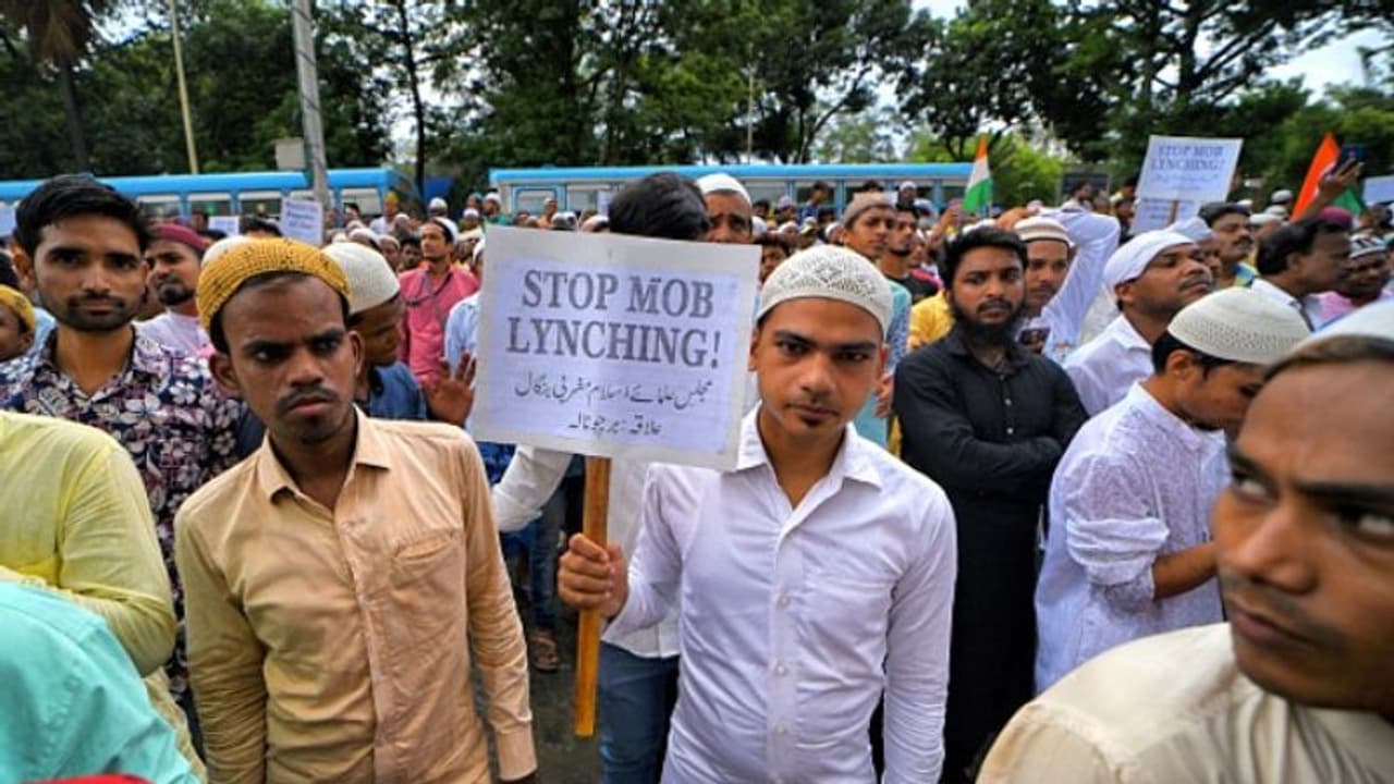বাবরের মুখে 'জয় শ্রী রাম', ফের উত্তরপ্রদেশে গণপিটুনিতে খুন মুসলিম যুবক বাবরের মুখে 'জয় শ্রী রাম', ফের উত্তরপ্রদেশে গণপিটুনিতে খুন মুসলিম যুবক