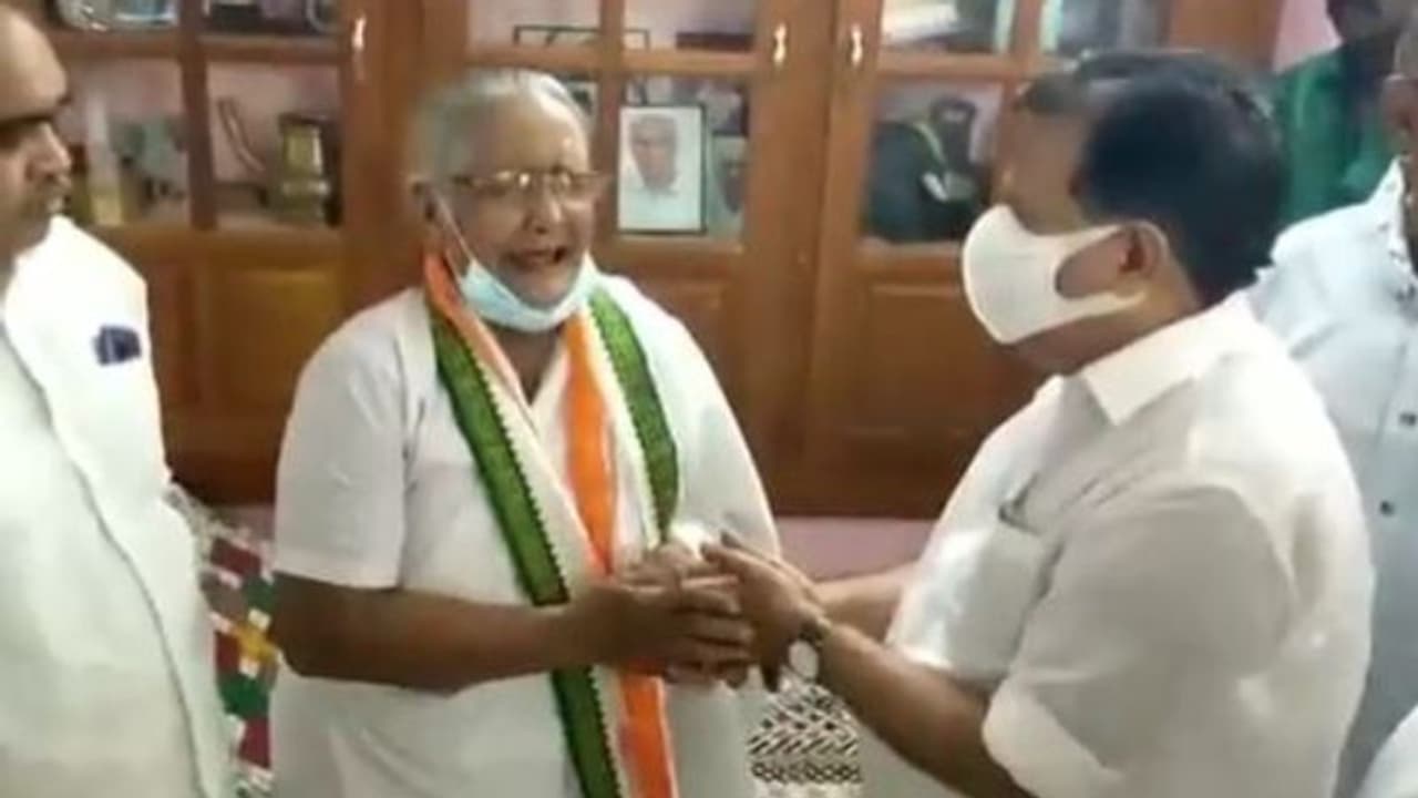 K Rail : എന്‍റെയീ കുഞ്ഞുങ്ങള്‍ എങ്ങോട്ട് പോകും സാറേ? ചെന്നിത്തലയോട് പൊട്ടിക്കരഞ്ഞ് പരാതിയുമായി വൃദ്ധമാതാവ്