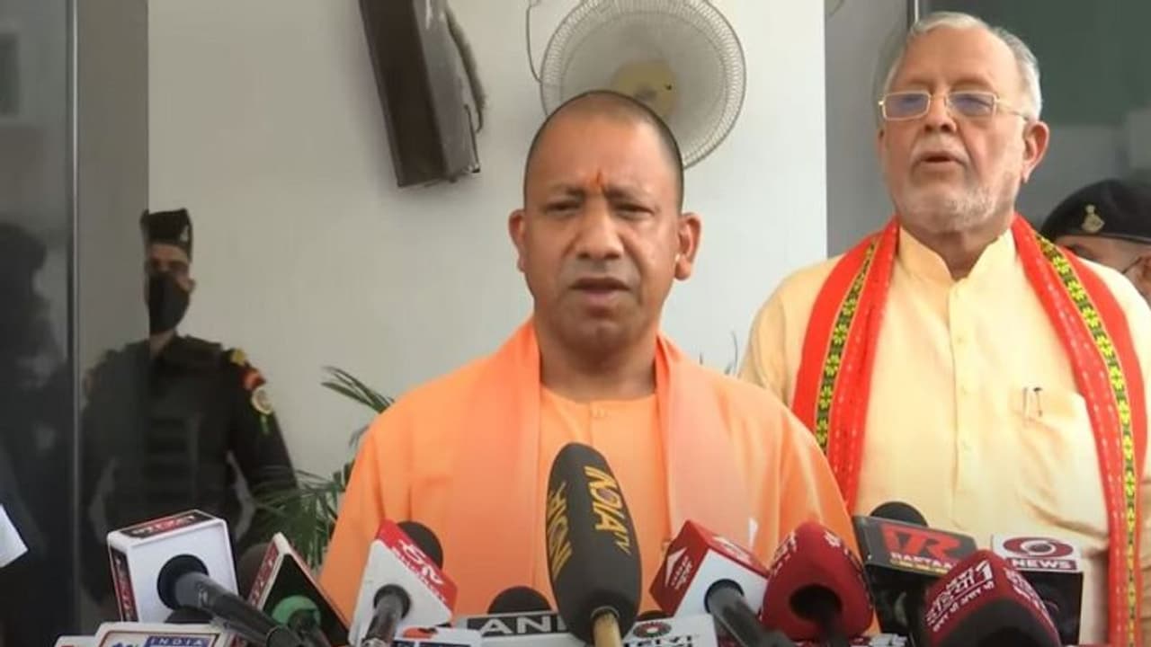 विधायकों के शपथग्रहण को लेकर योगी बोले सभी यूपी के समग्र विकास में अपने योगदान का लेंगे संकल्प विधायकों के शपथग्रहण को लेकर योगी बोले सभी यूपी के समग्र विकास में अपने योगदान का लेंगे संकल्प