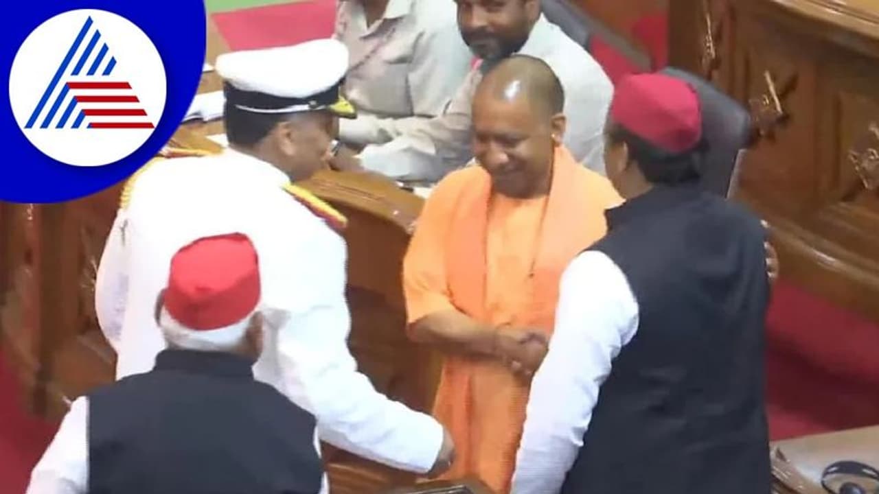 ಯುಪಿ ವಿಧಾನಸಭೆಯಲ್ಲಿ ಯೋಗಿ, ಅಖಿಲೇಶ್ ಮುಖಾಮುಖಿ: ಬೆನ್ನು ಸವರಿ ವಿಪಕ್ಷ ನಾಯಕನ ಜೊತೆ ಸಿಎಂ ಮಾತು!
