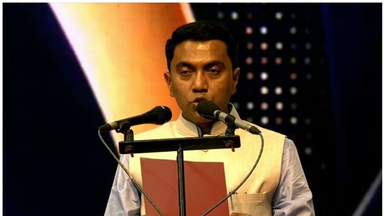 ഗോവയിൽ പ്രമോദ് സാവന്ദിനിത് രണ്ടാമൂഴം; മുഖ്യമന്ത്രിയായി സത്യപ്രതിജ്ഞ ചെയ്ത് അധികാരമേറ്റു ഗോവയിൽ പ്രമോദ് സാവന്ദിനിത് രണ്ടാമൂഴം; മുഖ്യമന്ത്രിയായി സത്യപ്രതിജ്ഞ ചെയ്ത് അധികാരമേറ്റു