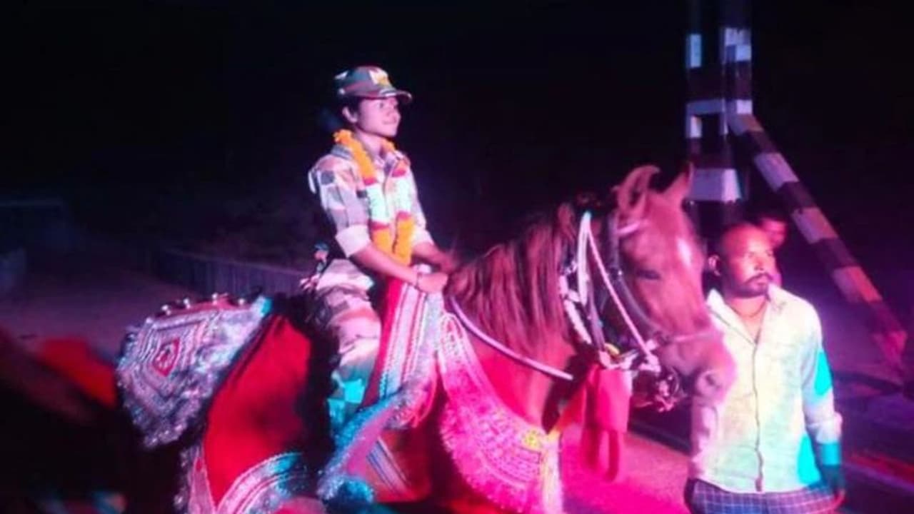 राजगढ़ की फौजी बिटिया : ITBP की ट्रेनिंग कर जब वर्दी में गांव लौटी तो हुआ ऐसा स्वागत कि छलक पड़े आंसू