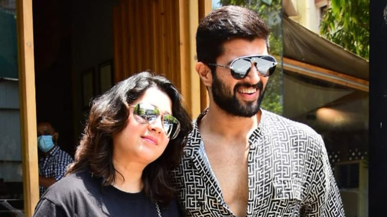 లైగర్' ఎగ్జిబిటర్ల ధర్నాపై స్పందించిన ఛార్మి లైగర్' ఎగ్జిబిటర్ల ధర్నాపై స్పందించిన ఛార్మి