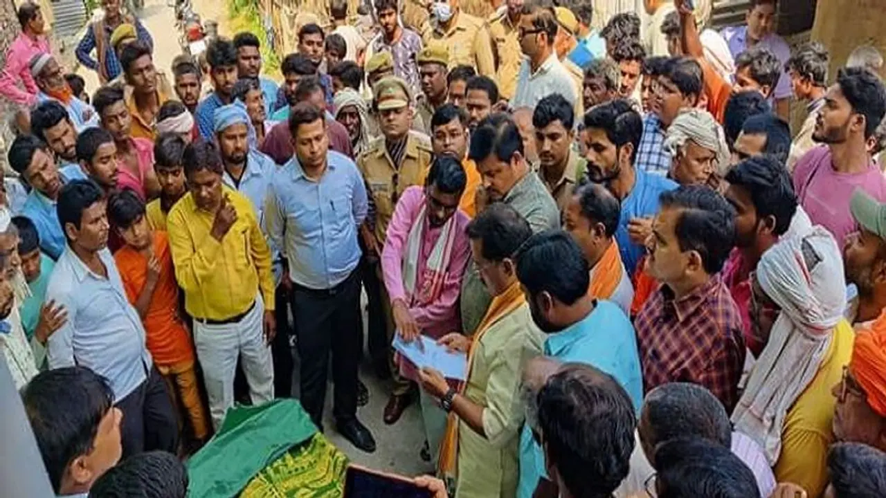 कुशीनगर: बाबर की मौत के बाद सियासी पारा गरमाया, योगी ने जताया दुख और दिए जांच के आदेश कुशीनगर: बाबर की मौत के बाद सियासी पारा गरमाया, योगी ने जताया दुख और दिए जांच के आदेश