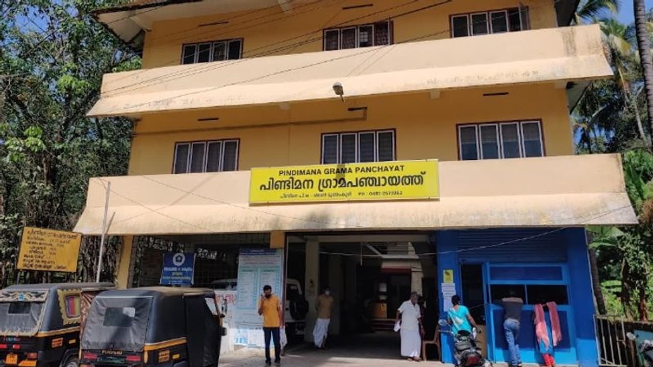 സമരത്തിൽ പങ്കെടുക്കാതെ ജോലിക്കെത്തിയ പിണ്ടിമന പഞ്ചായത്ത് സെക്രട്ടറിക്ക് മർദ്ദനം, പരിക്കേറ്റ് ആശുപത്രിയിൽ സമരത്തിൽ പങ്കെടുക്കാതെ ജോലിക്കെത്തിയ പിണ്ടിമന പഞ്ചായത്ത് സെക്രട്ടറിക്ക് മർദ്ദനം, പരിക്കേറ്റ് ആശുപത്രിയിൽ