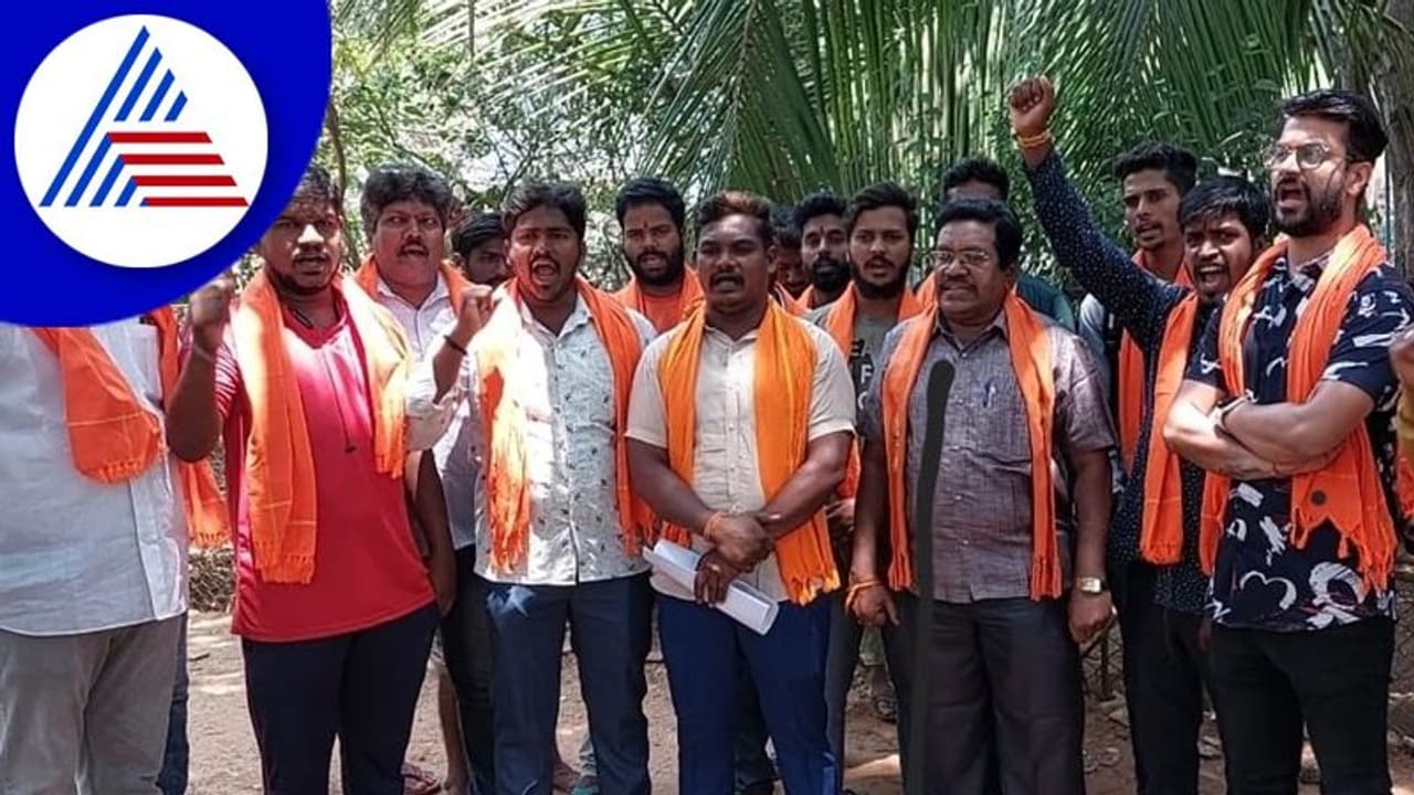 Muslim Traders Boycott: ವಿಜಯನಗರಕ್ಕೂ ಕಾಲಿಟ್ಟ ವ್ಯಾಪಾರದ ವಾರ್! Muslim Traders Boycott: ವಿಜಯನಗರಕ್ಕೂ ಕಾಲಿಟ್ಟ ವ್ಯಾಪಾರದ ವಾರ್!