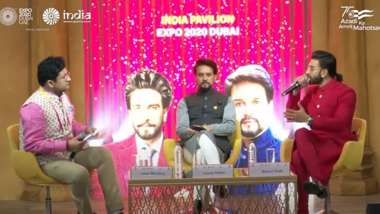 अनुराग ठाकुर और रणवीर सिंह ने बाजीराव मस्तानी के गाने पर किया शांनदार डांस, देखें वीडियो