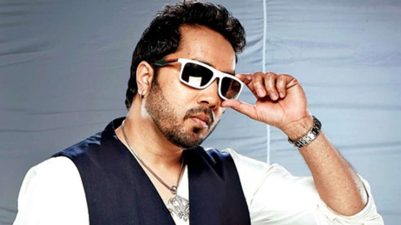 शादी को लेकर 44 साल के मीका सिंह के दिल में मची खलबली, 150 रिश्ते ठुकराने के बाद अब करने जा रहे स्वयंवर 