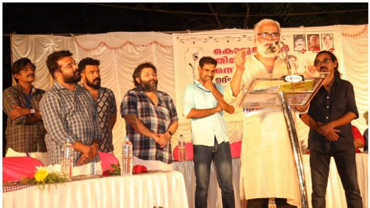  കൊടുങ്ങല്ലൂർ തിയേറ്റർ സൊസൈറ്റി ഉദ്ഘാടനം ചെയ്തു; 'ഹിമക്കരടി' ആദ്യ നാടകം 