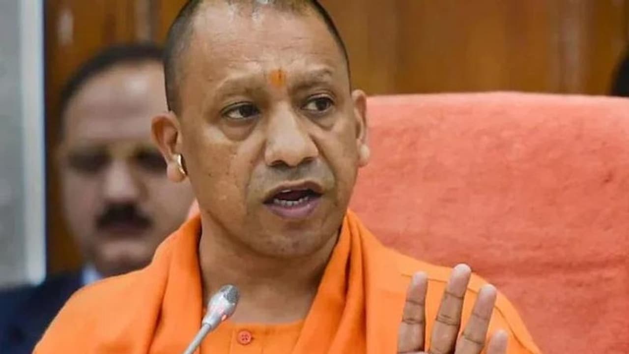 गुजरात दंगों पर फैसले के बाद सीएम योगी का विपक्ष पर हमला, बोले 'शकुनियों ने सत्य के विरुद्ध लाक्षागृह सजाया'