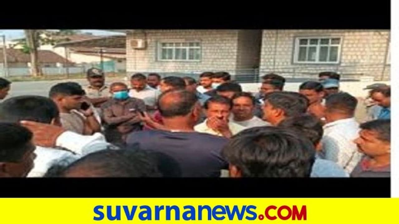 ಚಿಕ್ಕಮಗಳೂರು: ಜಾಮೀಯಾ ಮಸೀದಿ ಆಡಳಿತ ಸಂಸ್ಥೆ ಅಧಿಕಾರಿಗಳ ನಡುವೆ ಜಟಾಪಟಿ ಚಿಕ್ಕಮಗಳೂರು: ಜಾಮೀಯಾ ಮಸೀದಿ ಆಡಳಿತ ಸಂಸ್ಥೆ ಅಧಿಕಾರಿಗಳ ನಡುವೆ ಜಟಾಪಟಿ