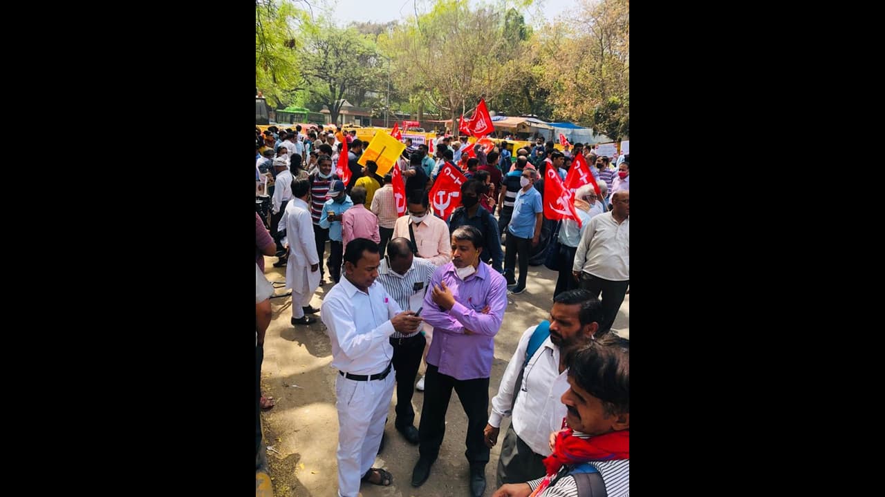 പണിമുടക്കിലെ അക്രമങ്ങൾക്കെതിരെ ചർച്ച; ഏഷ്യാനെറ്റ് ന്യൂസ് ആസ്ഥാനത്തേക്ക് ഇന്ന് സംയുക്ത ട്രേഡ് യൂണിയൻ മാർച്ച് പണിമുടക്കിലെ അക്രമങ്ങൾക്കെതിരെ ചർച്ച; ഏഷ്യാനെറ്റ് ന്യൂസ് ആസ്ഥാനത്തേക്ക് ഇന്ന് സംയുക്ത ട്രേഡ് യൂണിയൻ മാർച്ച്