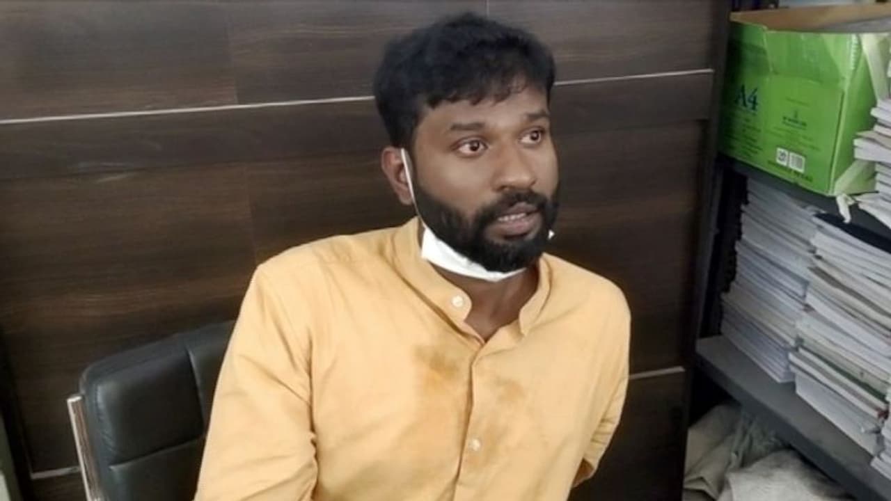 സൗദിയിൽ നിന്ന് ഇന്റർനെറ്റ് കോൾ വഴി അയൽവാസിയായ സ്ത്രീയെ ശല്യം ചെയ്തു; നാട്ടിൽ എത്തിയപ്പോൾ അറസ്റ്റ് സൗദിയിൽ നിന്ന് ഇന്റർനെറ്റ് കോൾ വഴി അയൽവാസിയായ സ്ത്രീയെ ശല്യം ചെയ്തു; നാട്ടിൽ എത്തിയപ്പോൾ അറസ്റ്റ്