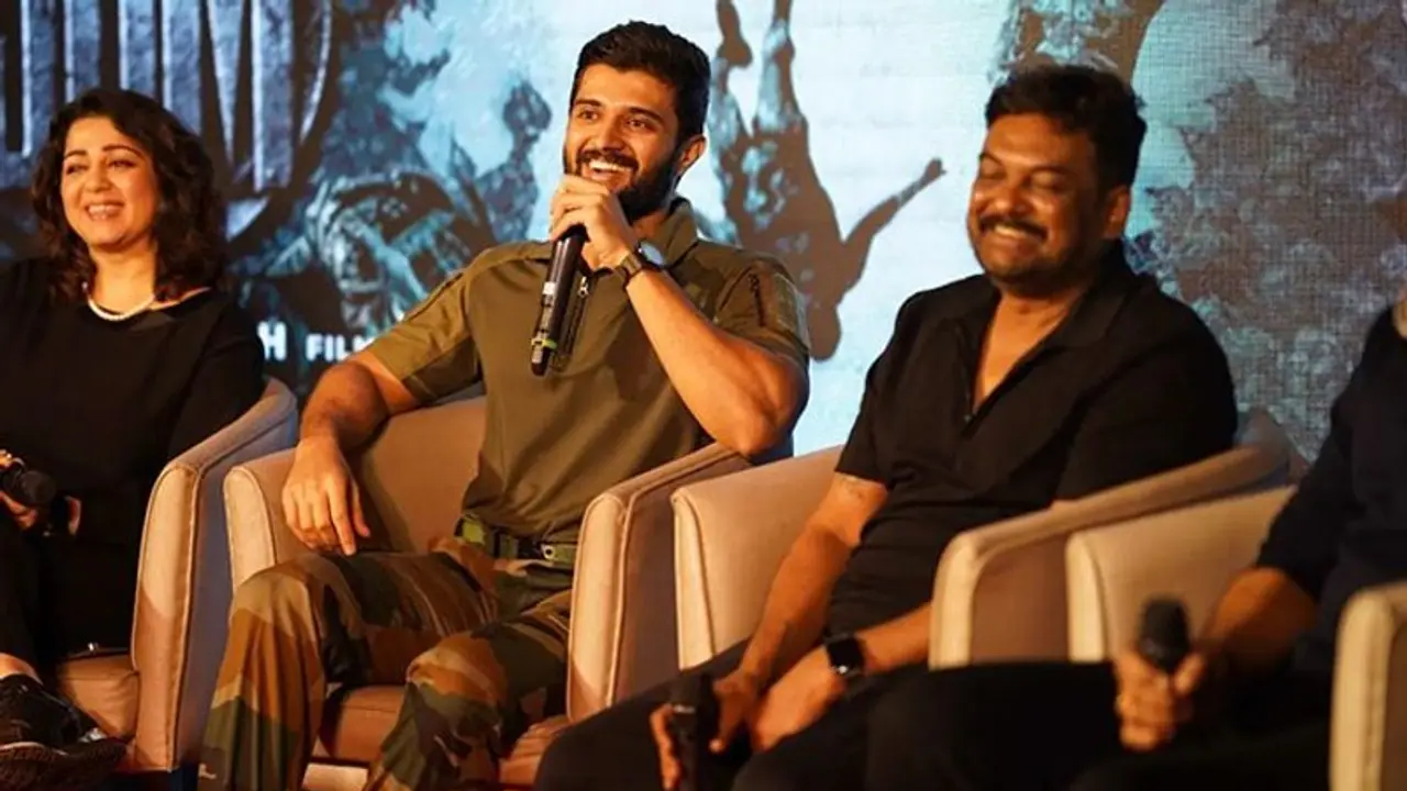 Vijay Devarakonda:పూరి చేతుల్లో విజయ్ కెరీర్... ఎత్తేస్తాడో తొక్కేస్తాడో! Vijay Devarakonda:పూరి చేతుల్లో విజయ్ కెరీర్... ఎత్తేస్తాడో తొక్కేస్తాడో!