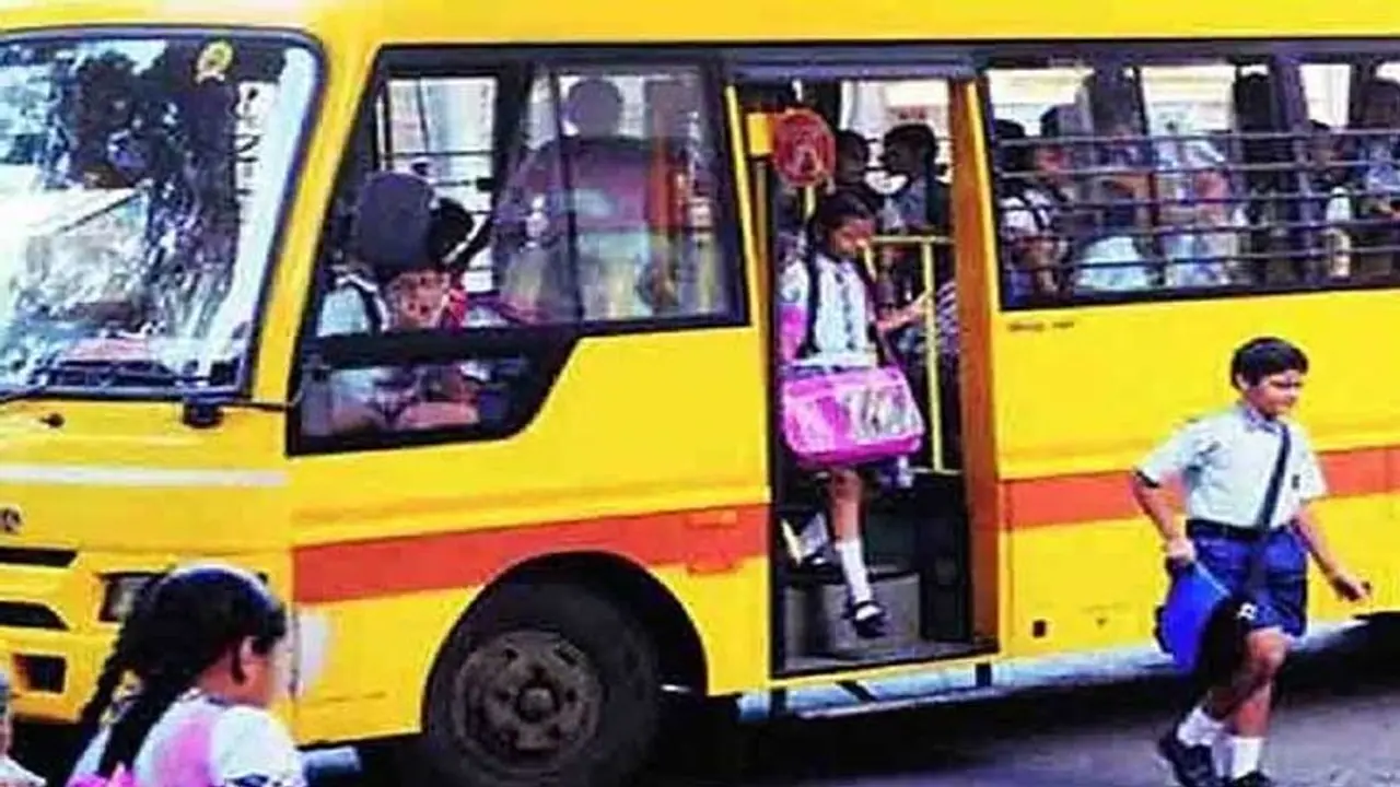 सीएम योगी के निर्देश के बाद भी बिना फिटनेस दौड़ रहे हजारों स्कूली वाहन, भेजा गया नोटिस सीएम योगी के निर्देश के बाद भी बिना फिटनेस दौड़ रहे हजारों स्कूली वाहन, भेजा गया नोटिस