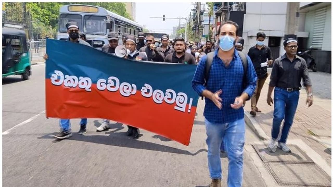 Sri Lanka Crisis : ശ്രീലങ്കയില്‍ സമരത്തിന്റെ രൂപം മാറുന്നു, ജനം തെരുവിലേക്ക്