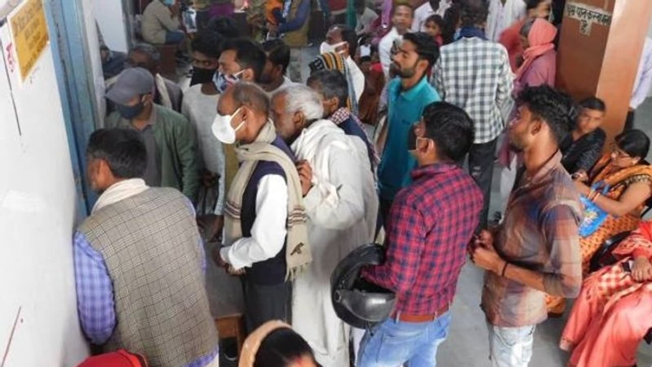 ಮಧ್ಯಪ್ರದೇಶದಲ್ಲಿ ವಿಚಿತ್ರ ಮಗುವಿನ ಜನನ, ವೈದ್ಯರಿಗೆ ಅಚ್ಚರಿ: ಆಸ್ಪತ್ರೆ ಹೊರಗೆ ಜನವೋ ಜನ! ಮಧ್ಯಪ್ರದೇಶದಲ್ಲಿ ವಿಚಿತ್ರ ಮಗುವಿನ ಜನನ, ವೈದ್ಯರಿಗೆ ಅಚ್ಚರಿ: ಆಸ್ಪತ್ರೆ ಹೊರಗೆ ಜನವೋ ಜನ!