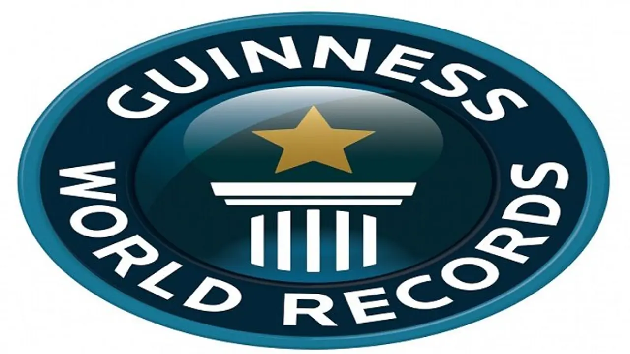 உலகின் நீண்ட நேரம் முத்தம் கொடுக்கும் கின்னஸ் சாதனை.. அதிர்ச்சி கொடுத்த GWR பின்னணி என்ன? உலகின் நீண்ட நேரம் முத்தம் கொடுக்கும் கின்னஸ் சாதனை.. அதிர்ச்சி கொடுத்த GWR பின்னணி என்ன?