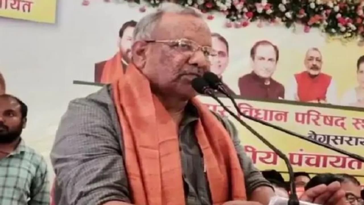 बिहार के डिप्टी CM एक शब्द पर ऐसे अटके की बोल ही नहीं पाए, लड़खड़ाए तो बात ही बदल दी..जानिए वो 'शब्द'