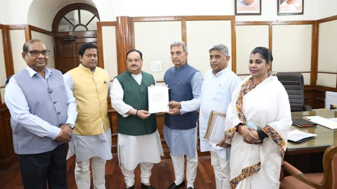 बीरभूम हिंसा: ममता सरकार की बर्खास्तगी की मांग के बीच भाजपा ने सौंपी अपनी जांच रिपोर्ट, फिर बरामद हुए बम बीरभूम हिंसा: ममता सरकार की बर्खास्तगी की मांग के बीच भाजपा ने सौंपी अपनी जांच रिपोर्ट, फिर बरामद हुए बम