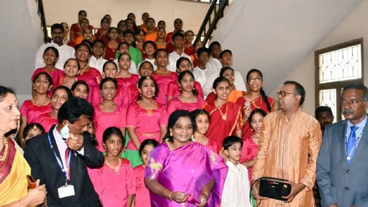 அழகு தமிழில் மரியாதையாக திட்டுங்க... கருத்தரங்கில் புதுச்சேரி ஆளுநர் தமிழிசை வேதனை..! அழகு தமிழில் மரியாதையாக திட்டுங்க... கருத்தரங்கில் புதுச்சேரி ஆளுநர் தமிழிசை வேதனை..!