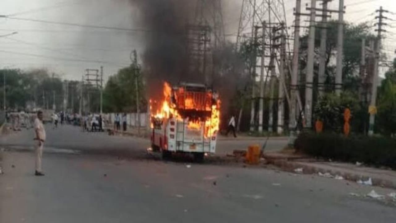 गुरुग्राम में कंपनी मैनेजमेंट और कर्मचारियों में बवाल, पुलिस साजिश के एंगल से कर रही जांच, जानिए पूरा मामला