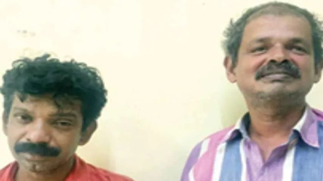 വില്ലേജ് ഓഫീസിന്റെ ഗേറ്റ് മോഷ്ടിച്ച് ആക്രിക്കടയിൽ വിറ്റു, മോഷ്ടാക്കൾ പിടിയിൽ വില്ലേജ് ഓഫീസിന്റെ ഗേറ്റ് മോഷ്ടിച്ച് ആക്രിക്കടയിൽ വിറ്റു, മോഷ്ടാക്കൾ പിടിയിൽ