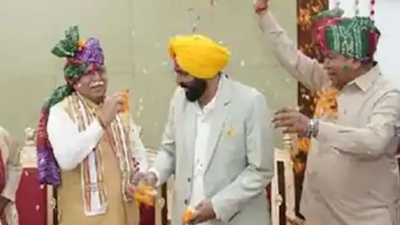 CM मनोहर लाल खट्टर पंजाब सरकार पर जमकर बरसे, भगवंत मान से कहा 'क्यों कटोरा लेकर खड़े हो गए ये बेहद शर्मनाक'