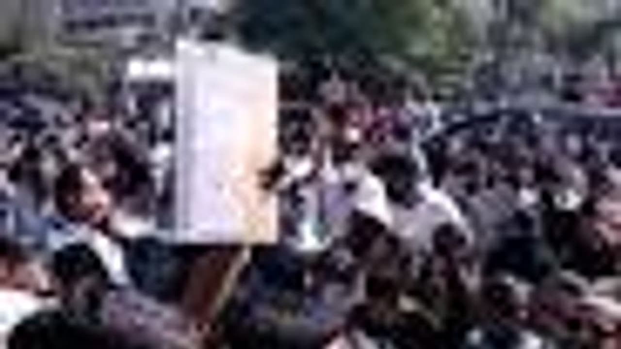 UP Board Exams 2022: பரபரப்பு! 12 ஆம் வகுப்பு ஆங்கில தேர்வு வினாத்தாள் கசிவு.. 24 மாவட்டங்களில் தேர்வு ரத்து.. UP Board Exams 2022: பரபரப்பு! 12 ஆம் வகுப்பு ஆங்கில தேர்வு வினாத்தாள் கசிவு.. 24 மாவட்டங்களில் தேர்வு ரத்து..