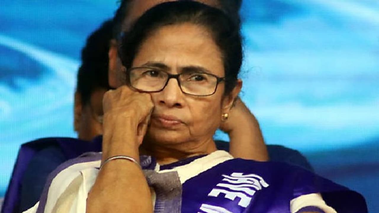 ಮಮತಾ ಬ್ಯಾನರ್ಜಿ ಪ್ರಯಾಣಿಸುತ್ತಿದ್ದ ಹೆಲಿಕಾಪ್ಟರ್ ತುರ್ತು ಭೂಸ್ಪರ್ಶ, ಅಪಾಯದಿಂದ ಪಾರು!