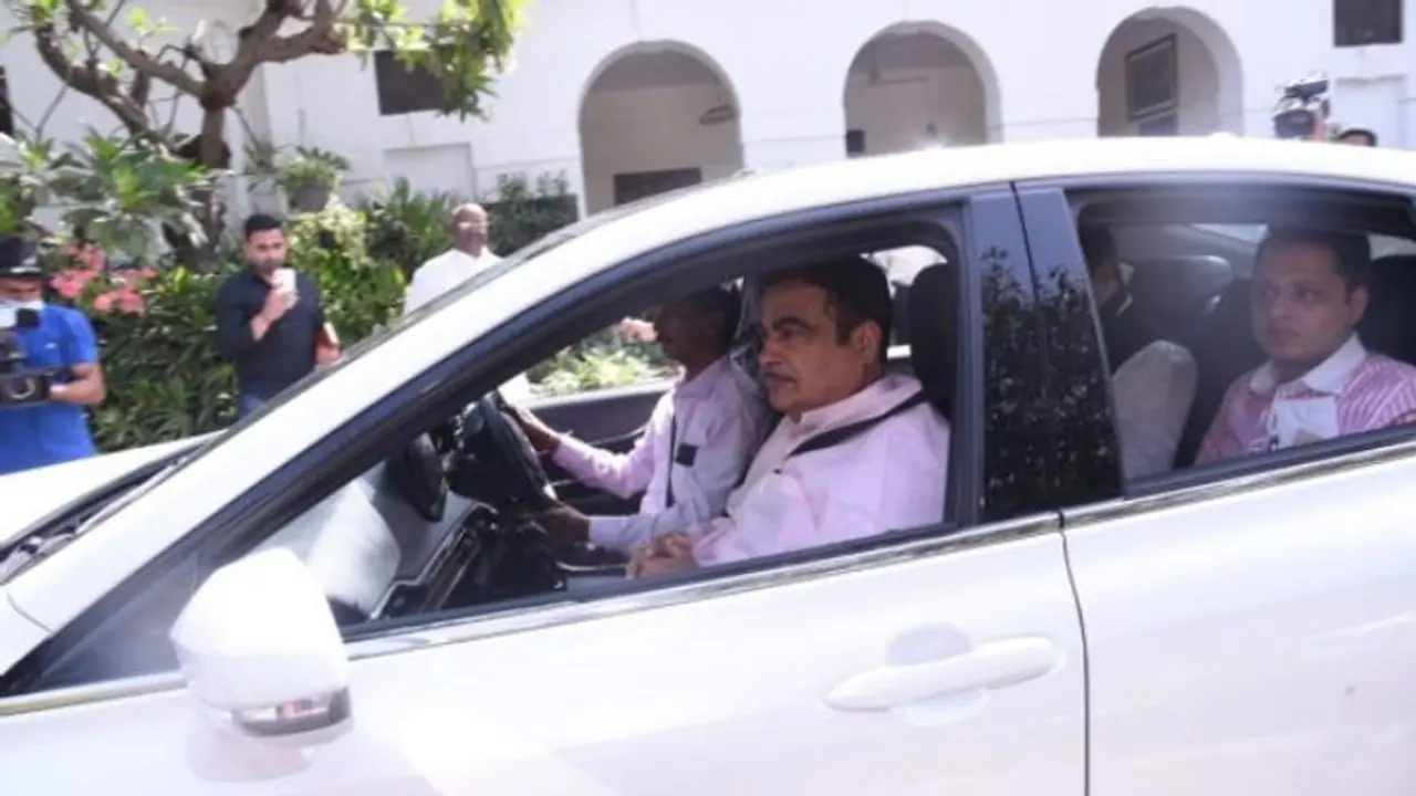 Nitin Gadkari : 650 കിമി മൈലേജുള്ള ടൊയോട്ടയില് പാര്ലമെന്റില് എത്തി കേന്ദ്രമന്ത്രി! Nitin Gadkari : 650 കിമി മൈലേജുള്ള ടൊയോട്ടയില് പാര്ലമെന്റില് എത്തി കേന്ദ്രമന്ത്രി!