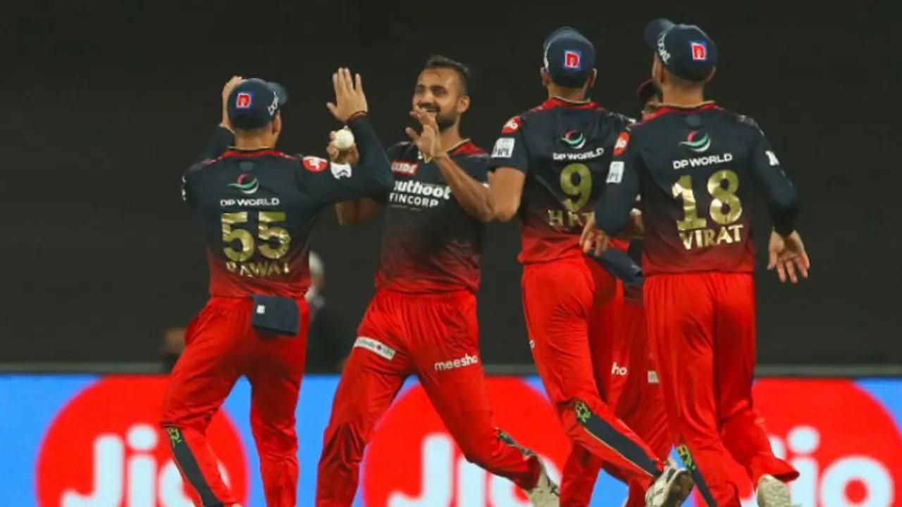 IPL 2022 RCB vs KKR: हसरंगा आकाशदीप के जाल में उलझी केकेआर, साधारण स्कोर पर हुई ढेर IPL 2022 RCB vs KKR: हसरंगा आकाशदीप के जाल में उलझी केकेआर, साधारण स्कोर पर हुई ढेर