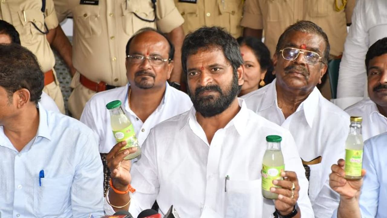 Telangana: కుల, చేతి వృత్తులకు పూర్వ వైభవ లక్ష్యంతోనే.. నీరా కేఫ్ లో మంత్రి శ్రీనివాస్ గౌడ్ Telangana: కుల, చేతి వృత్తులకు పూర్వ వైభవ లక్ష్యంతోనే.. నీరా కేఫ్ లో మంత్రి శ్రీనివాస్ గౌడ్