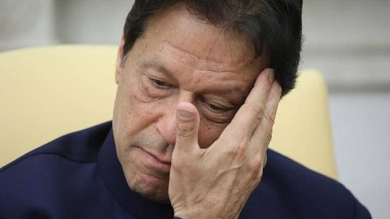 Setback for Imran Khan, Pakistan SC orders no confidence motion in Assembly on April 9