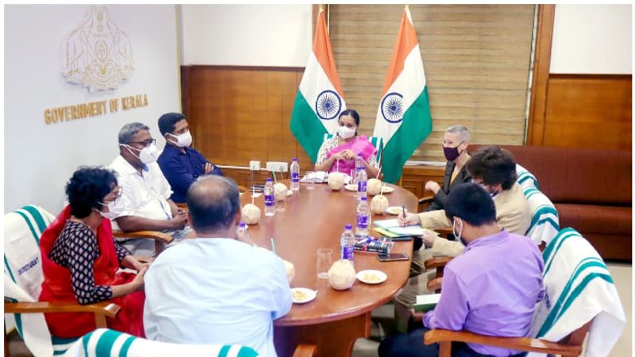 ആരോഗ്യ മേഖലയില് യുഎസ് പങ്കാളിത്തം ഉറപ്പാക്കും;മന്ത്രി വീണാ ജോര്ജുമായി യുഎസ് കോണ്സുല് ജനറല് ചര്ച്ച നടത്തി ആരോഗ്യ മേഖലയില് യുഎസ് പങ്കാളിത്തം ഉറപ്പാക്കും;മന്ത്രി വീണാ ജോര്ജുമായി യുഎസ് കോണ്സുല് ജനറല് ചര്ച്ച നടത്തി