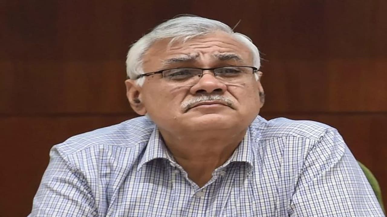 वाराणसी: पीएम के दौरे से पहले तैयारियों का जायजा लेने पहुंच रहे मुख्य सचिव, 45 परियोजनाओं की सौगात देंगे मोदी वाराणसी: पीएम के दौरे से पहले तैयारियों का जायजा लेने पहुंच रहे मुख्य सचिव, 45 परियोजनाओं की सौगात देंगे मोदी