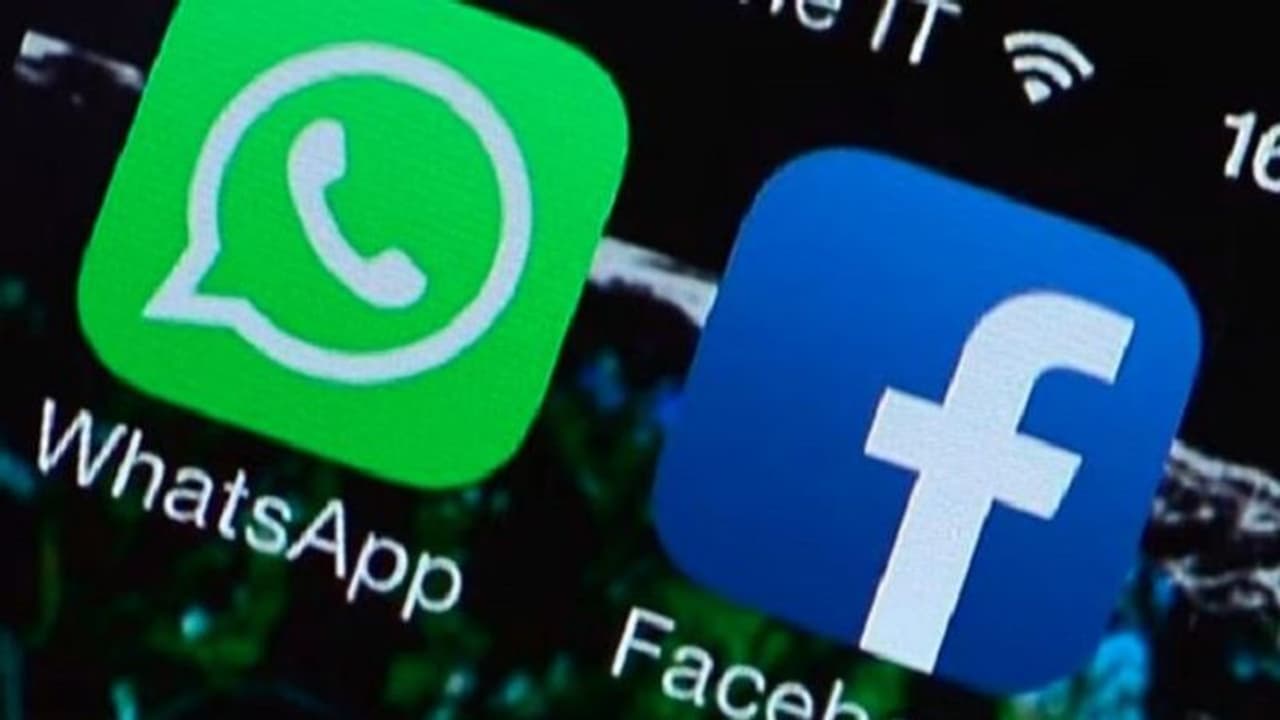 ఫేస్బుక్, వాట్సాప్ కంపెనీల ప్రైవసీ పాలసీపై హైకోర్టు ఆందోళన.. దర్యాప్తు చేయాలని ఆదేశం.. ఫేస్బుక్, వాట్సాప్ కంపెనీల ప్రైవసీ పాలసీపై హైకోర్టు ఆందోళన.. దర్యాప్తు చేయాలని ఆదేశం..