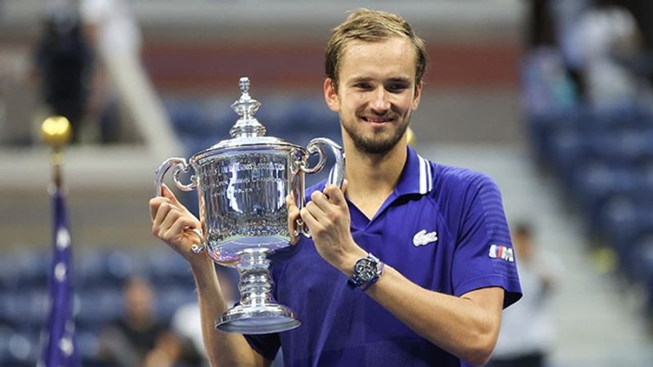 എടിപി റാങ്കിംഗ്: നൊവാക് ജോക്കോവിച്ചിന് ഒന്നാം സ്ഥാനം നഷ്ടമായി; മെദ്വദേവ് ഒന്നാം റാങ്ക് തിരിച്ചുപിടിച്ചു എടിപി റാങ്കിംഗ്: നൊവാക് ജോക്കോവിച്ചിന് ഒന്നാം സ്ഥാനം നഷ്ടമായി; മെദ്വദേവ് ഒന്നാം റാങ്ക് തിരിച്ചുപിടിച്ചു