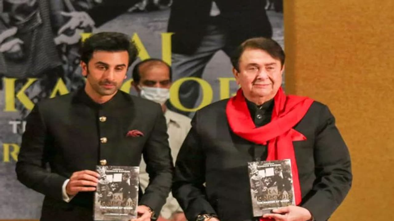 करीना के पिता रणधीर कपूर को हुई ये बीमारी, रणबीर कपूर ने अंकल को लेकर बताई दिल तोड़ने वाली बात करीना के पिता रणधीर कपूर को हुई ये बीमारी, रणबीर कपूर ने अंकल को लेकर बताई दिल तोड़ने वाली बात