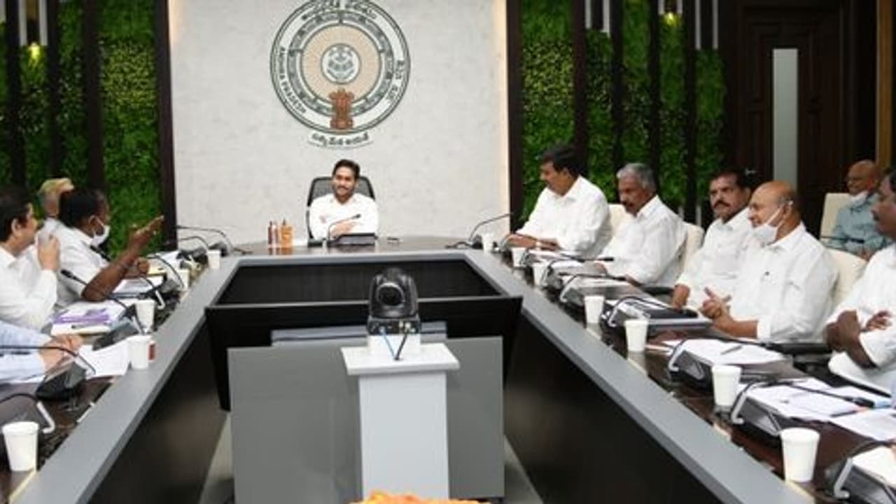 2024 ఎన్నికలపై వైఎస్ జగన్ కసరత్తు.. 27న తాడేపల్లిలో కీలక భేటీ 2024 ఎన్నికలపై వైఎస్ జగన్ కసరత్తు.. 27న తాడేపల్లిలో కీలక భేటీ