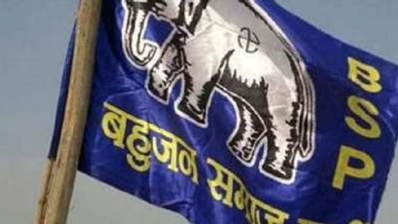 BSP के सांसद ने UP सरकार पर उठाया सवाल, कहा खराब सड़कों पर चलने में लगता है जैसे ऊंट की सवारी की जा रही हो