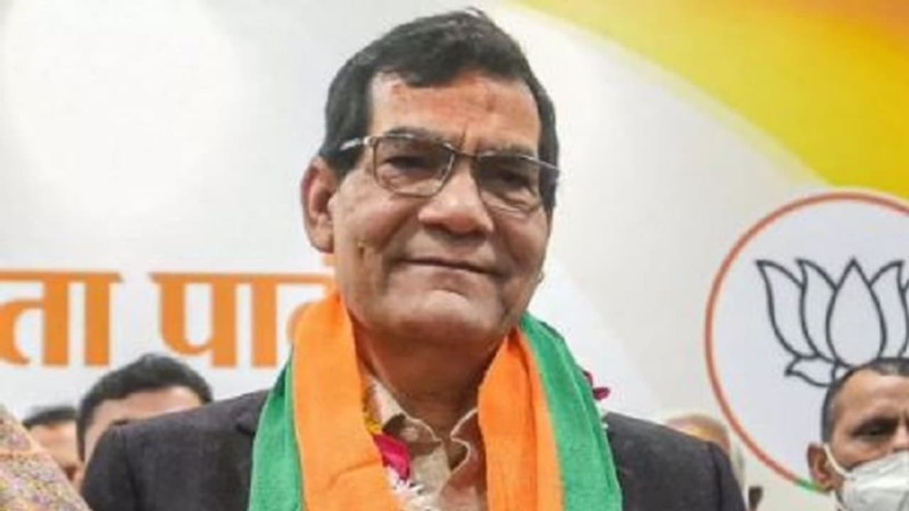 नगर विकास विभाग को संभालते ही एक्शन में आए मंत्री अरविन्द, बोले सुबह पांच से आठ बजे तक अफसर खुद करवाएं सफाई नगर विकास विभाग को संभालते ही एक्शन में आए मंत्री अरविन्द, बोले सुबह पांच से आठ बजे तक अफसर खुद करवाएं सफाई