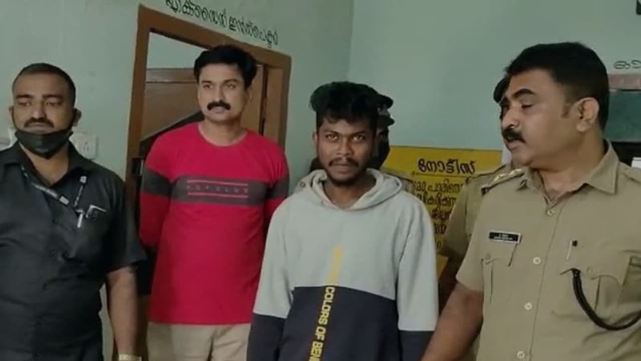 വര്ക്കലയില് നാല് കിലോ കഞ്ചാവുമായി യുവാവ് പിടിയില് വര്ക്കലയില് നാല് കിലോ കഞ്ചാവുമായി യുവാവ് പിടിയില്