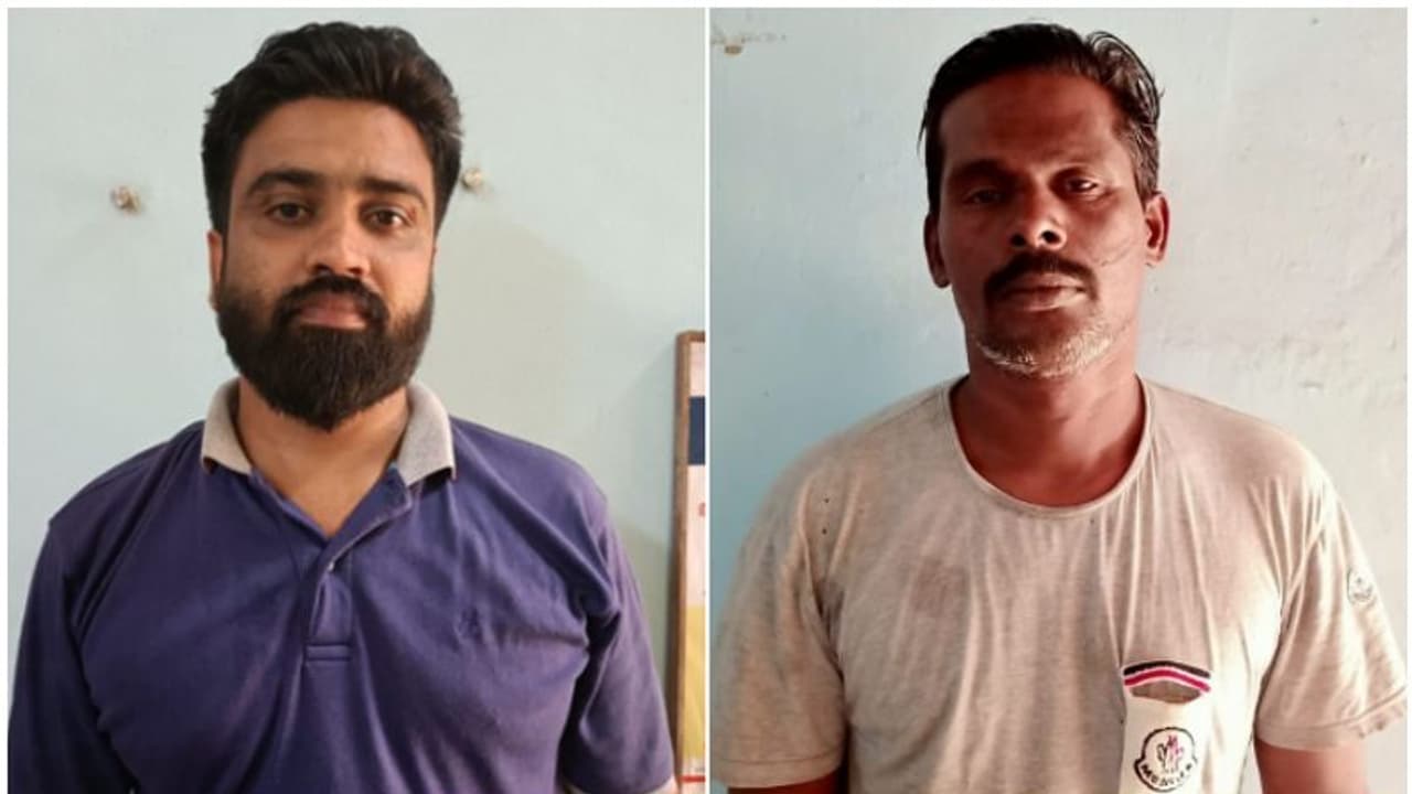 ബൈക്കിലെത്തി യുവാവിനെ വെട്ടി കൊലപ്പെടുത്താൻ ശ്രമം; ഗുണ്ടാസംഘത്തിലെ രണ്ടുപേർ കോഴിക്കോട് പിടിയിൽ ബൈക്കിലെത്തി യുവാവിനെ വെട്ടി കൊലപ്പെടുത്താൻ ശ്രമം; ഗുണ്ടാസംഘത്തിലെ രണ്ടുപേർ കോഴിക്കോട് പിടിയിൽ