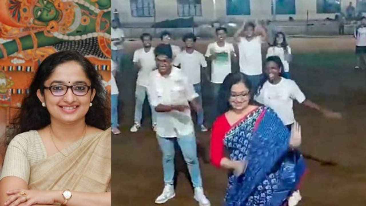 Divya S. Iyer : ഫ്ലാഷ്മോബില് വിദ്യാര്ത്ഥികള്ക്കൊപ്പം ചുവടുവച്ച് കലക്ടറും; വൈറല് വീഡിയോ Divya S. Iyer : ഫ്ലാഷ്മോബില് വിദ്യാര്ത്ഥികള്ക്കൊപ്പം ചുവടുവച്ച് കലക്ടറും; വൈറല് വീഡിയോ
