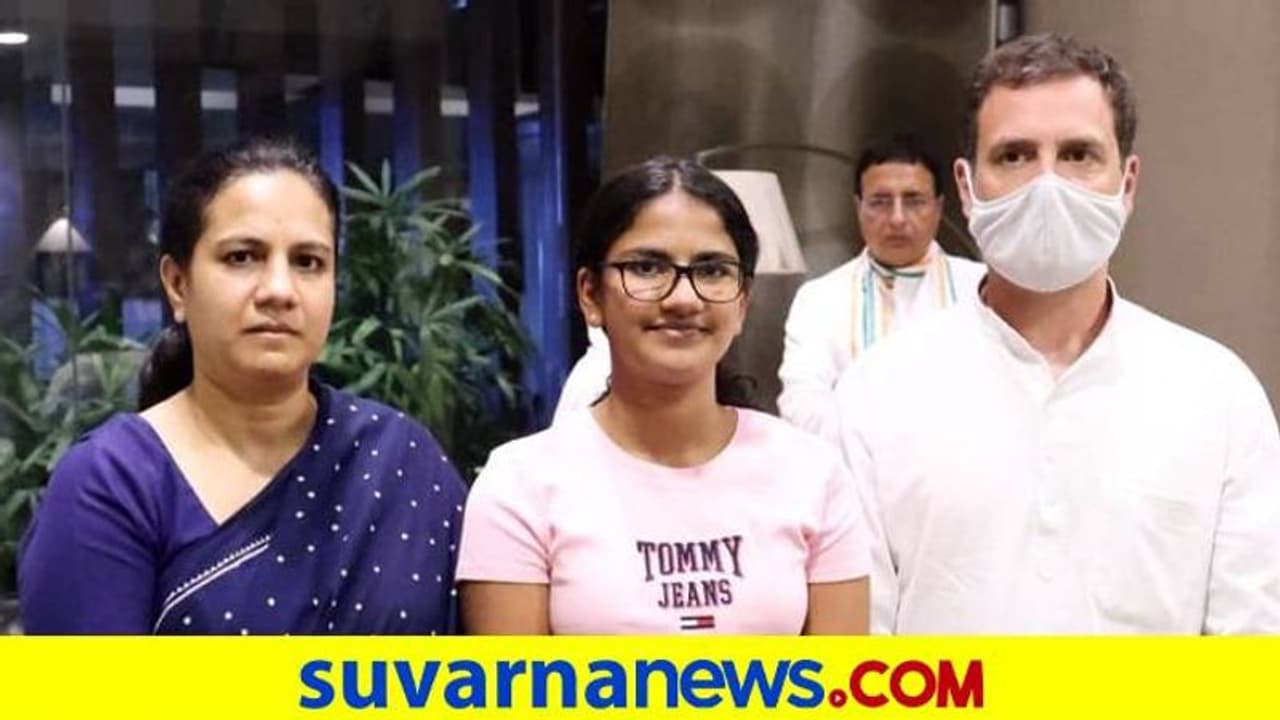 ನಟ ಪುನೀತ್ ರಾಜ್ಕುಮಾರ್ ಮನೆಗೆ ರಾಹುಲ್ ಗಾಂಧಿ ಭೇಟಿ ನಟ ಪುನೀತ್ ರಾಜ್ಕುಮಾರ್ ಮನೆಗೆ ರಾಹುಲ್ ಗಾಂಧಿ ಭೇಟಿ