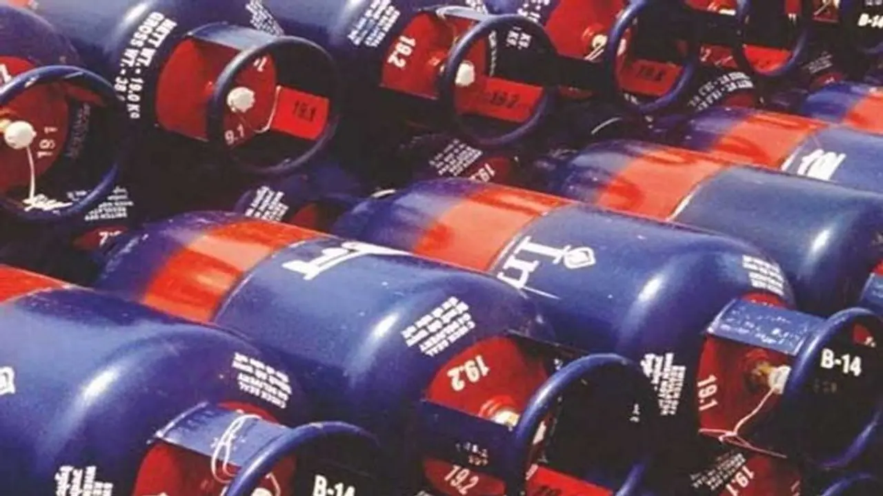 Commercial LPG cylinder price slashed, Know rates in your city Commercial LPG cylinder price slashed, Know rates in your city