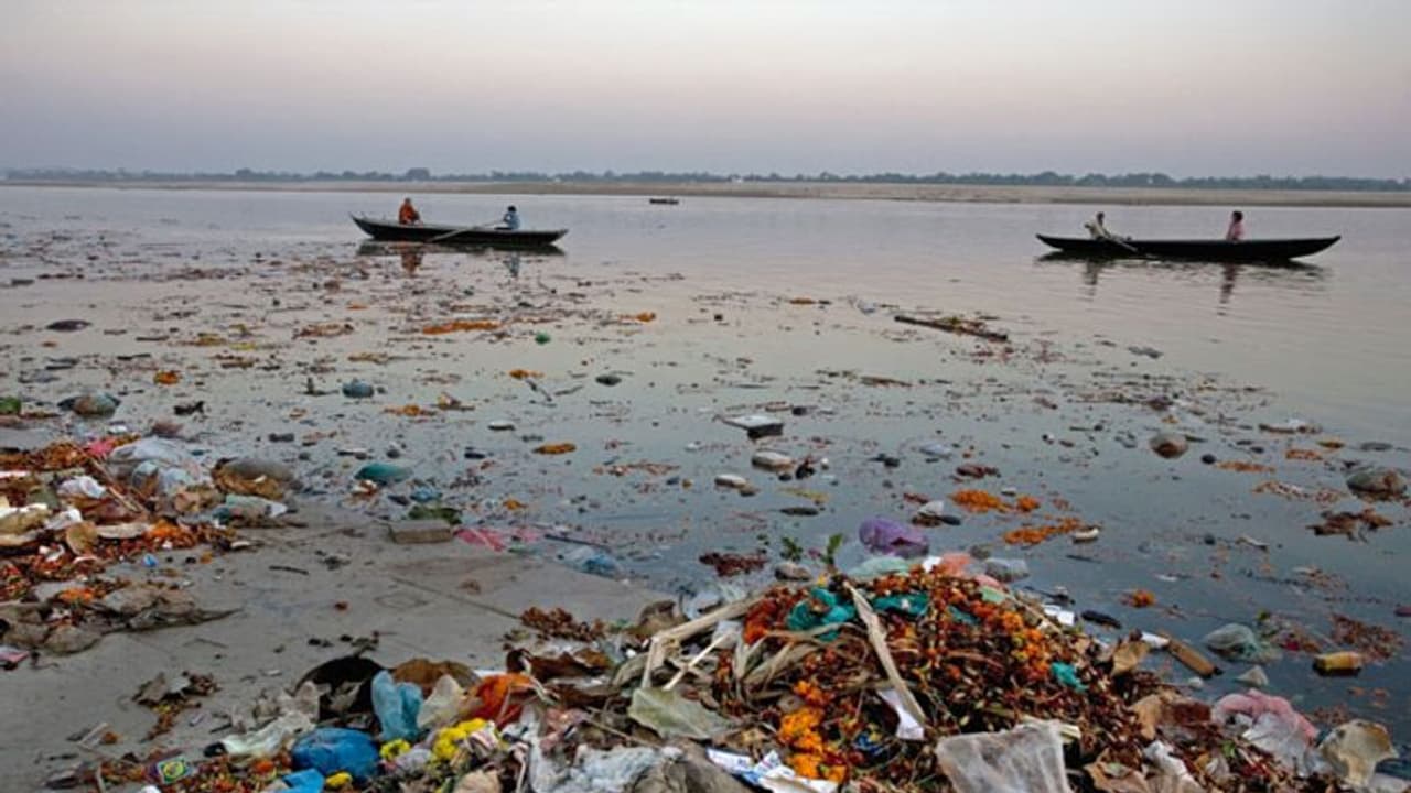  मां गंगा नदी की सफाई में जुटी सरकार, यूपी की 61 नदियों का होगा कायाकल्प